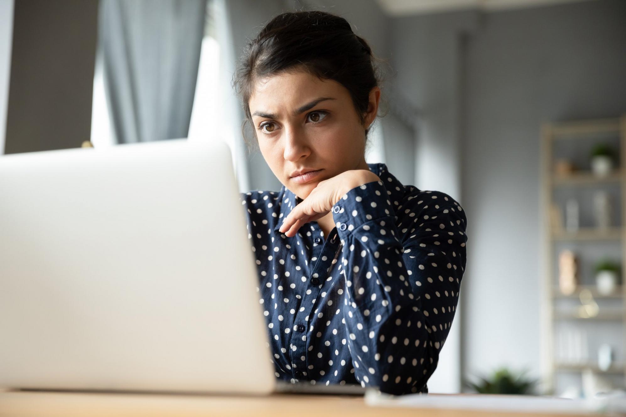 Team bei der Vorbereitung eines Finanz-Seminars